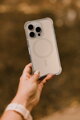 Cubenest Funda para iPhone 16 Pro MagPro Strong Guard dorado
