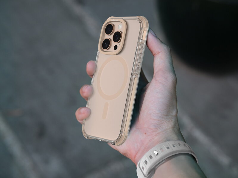 Cubenest Funda para iPhone 16 Pro MagPro Strong Guard dorado