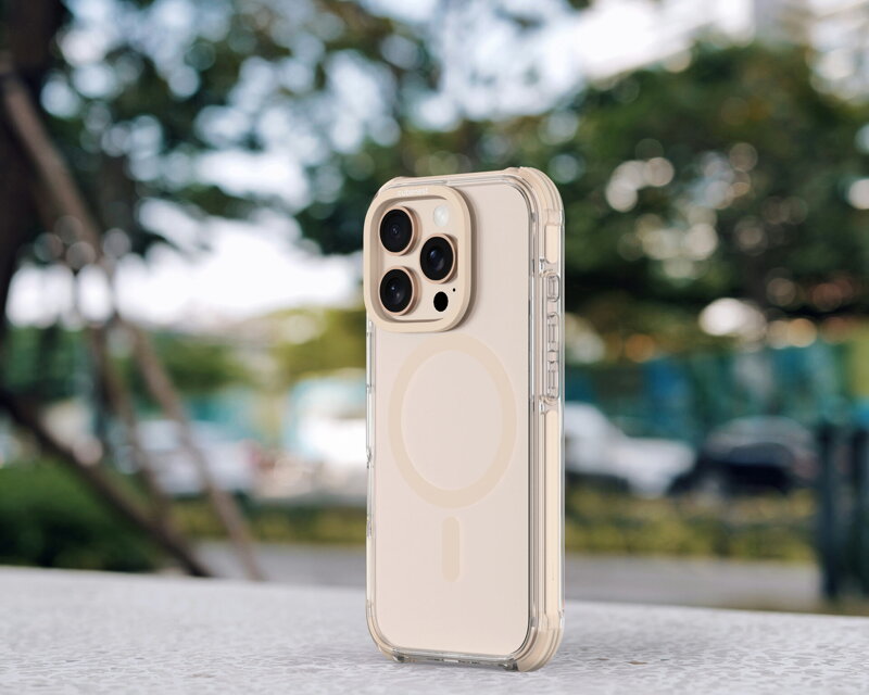 Cubenest Funda para iPhone 16 Pro MagPro Strong Guard dorado